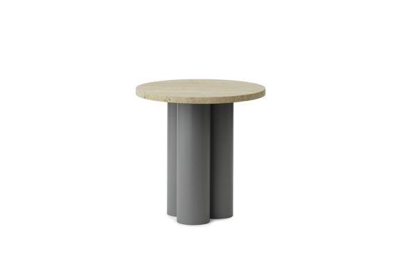 En enkel moderne skammel med en lys træplade og en cylindrisk mørkegrå base, isoleret på en hvid baggrund NORMANN COPENHAGEN - Dit Bord.