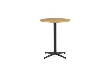 En rund træbordplade på en sort metalsokkel med tre forgrenede ben, designet af TomorrowsDesign, mod en hvid baggrund.