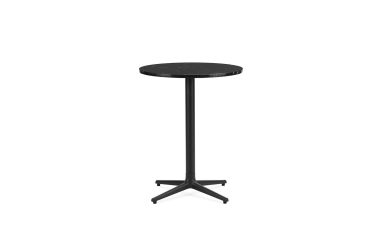 Et højt, sort rundt bistrobord med en slank topflade og en trebenet base fra TomorrowsDesign, isoleret på en hvid baggrund.