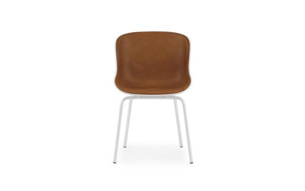 En moderne stol med et brunt lædersæde og et hvidt metalstel, isoleret på en hvid baggrund, indkapsler perfekt TomorrowsDesigns etos.