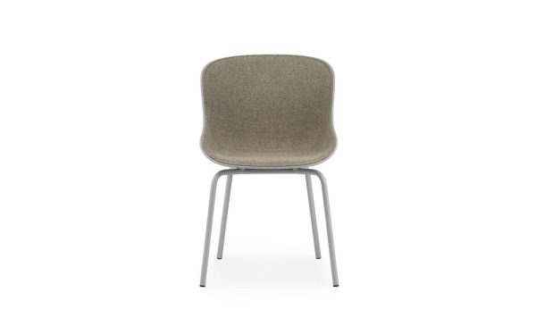 En moderne stol med et gråt metalstel og olivengrønt polstret sæde og ryglæn, med et slankt design, isoleret på en hvid baggrund.