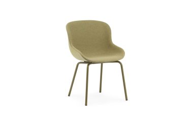 En moderne stol med et glat olivengrønt stofbetræk og fire slanke metalben i en matchende farve, isoleret på en hvid baggrund, er indbegrebet af TomorrowsDesign-æstetik.