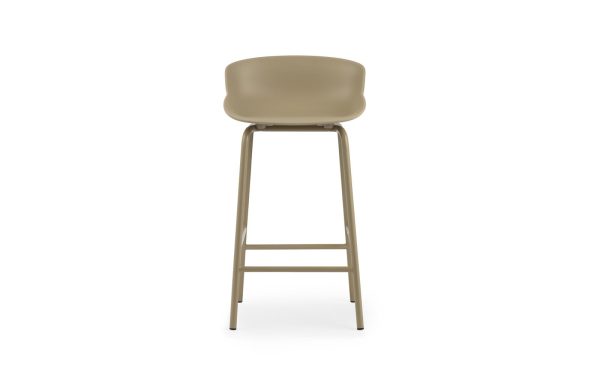 EN NORMANN COPENHAGEN - Hyg Barstol 65 med beige sæde og metalliske gyldne ben, set på en hvid baggrund.