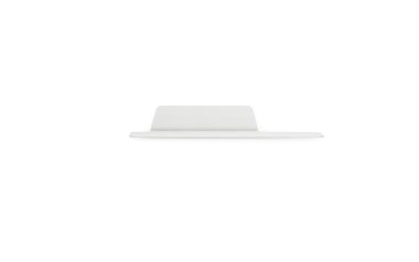 Set forfra af en minimalistisk hvid NORMANN COPENHAGEN - Jet Hylde 80 laptop med en let hævet skærm, isoleret på en hvid baggrund.