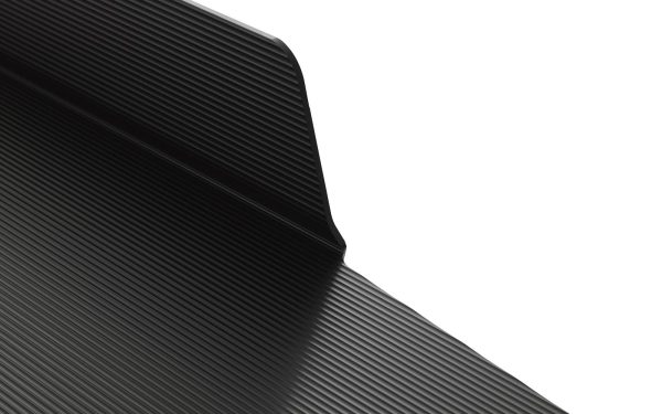 Abstrakt billede af NORMANN COPENHAGEN - Jet Hylde 160 med gradientnuancer, der spænder fra mørkegrå til sort, hvilket skaber et struktureret, minimalistisk design.