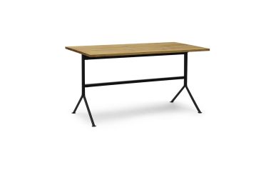 Et moderne træbord med en flad rektangulær top og en tynd sort metalramme, isoleret på en hvid baggrund, legemliggør essensen af TomorrowsDesign.