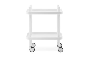 Et hvidt NORMANN COPENHAGEN Block Rullebord på hjul, med enkle rektangulære bakker og placeret mod en hvid baggrund.