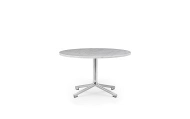 Et moderne NORMANN COPENHAGEN - Lunar Sofabord Ø70 med en marmorplade og en forkromet piedestal, isoleret på en hvid baggrund.