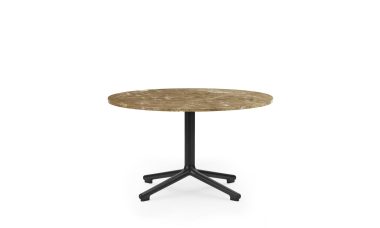 EN NORMANN COPENHAGEN - Lunar Sofabord Ø70 med en marmoreret top og en sort, stjerneformet sokkel, isoleret på en hvid baggrund.