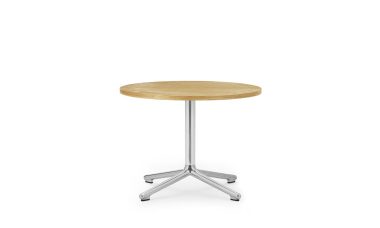 Et rundt bord i træ med en metallisk, stjerneformet base fra TomorrowsDesign, isoleret på en hvid baggrund.