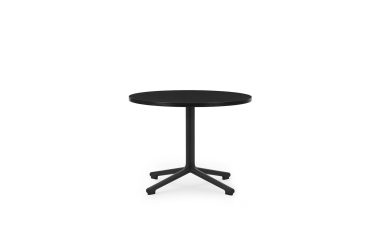 Et simpelt sort rundt bord med en piedestalbase, isoleret på en hvid baggrund, perfekt til moderne interiør.