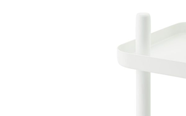 Del af et NORMANN COPENHAGEN - Rullebord med buet ryglæn og rørformet ramme, isoleret på en hvid baggrund.
