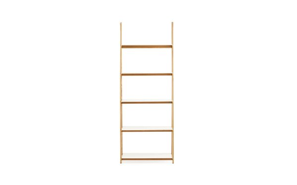 EN NORMANN COPENHAGEN - One Step Up Bogreol med fire trin, stående oprejst mod en almindelig hvid baggrund.