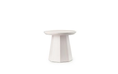 Et simpelt hvidt NORMANN COPENHAGEN - Pine Sofabord Ø45 med en cylindrisk bund og en rund top, placeret centralt mod en skarp hvid baggrund.