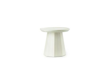 Et simpelt NORMANN COPENHAGEN - Pine Sofabord Ø45 med en cylindrisk bund og en let konkav top, placeret centralt på en almindelig hvid baggrund.