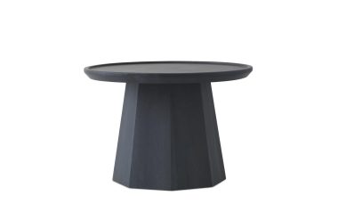 Et minimalistisk moderne sidebord med mørk finish, designet af TomorrowsDesign, med en rund top og en tilspidset cylindrisk base, isoleret på en hvid baggrund.