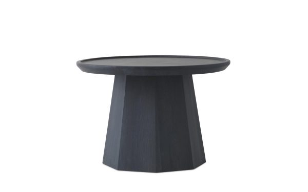 Et minimalistisk moderne sidebord med mørk finish, designet af TomorrowsDesign, med en rund top og en tilspidset cylindrisk base, isoleret på en hvid baggrund.
