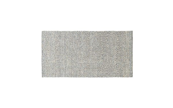 Rektangulær NORMANN COPENHAGEN - Polli Gulvtæppe 100x200 med et spættet gråt mønster, isoleret på en hvid baggrund.