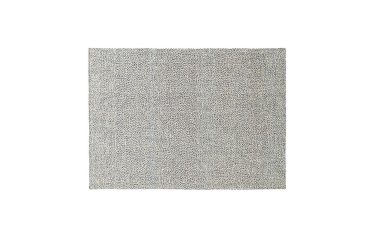 En firkantet, plettet grå NORMANN COPENHAGEN - Polli Gulvtæppe 170x240 isoleret på en hvid baggrund, der viser en ensartet, struktureret overflade.