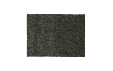 A NORMANN COPENHAGEN - Polli Gulvtæppe 170x240, mørkegrøn tekstureret tæppe isoleret på en hvid baggrund.