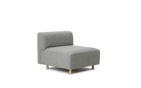 A NORMANN COPENHAGEN - Redo Modulsofa 110 Center med gråt polstring og træben, isoleret på hvid baggrund.