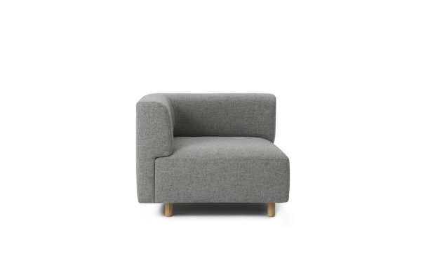 En moderne NORMANN COPENHAGEN - Redo Modulsofa 150 Hjørne/Ende med rene linjer og træben, isoleret på hvid baggrund.