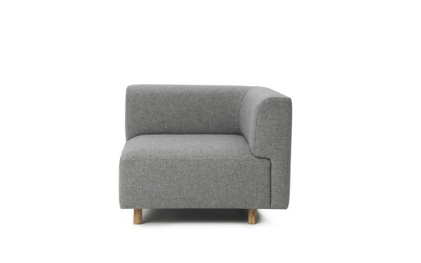 En moderne NORMANN COPENHAGEN - Redo Modulsofa 150 Hjørne/Ende med et afrundet design og træben, isoleret på hvid baggrund.