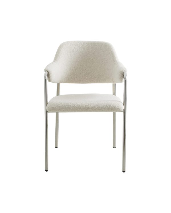 Moderne stol med sæde og ryglæn i hvid bouclé-stof, understøttet af et elegant kromstel fra TomorrowsDesign, isoleret på en hvid baggrund.