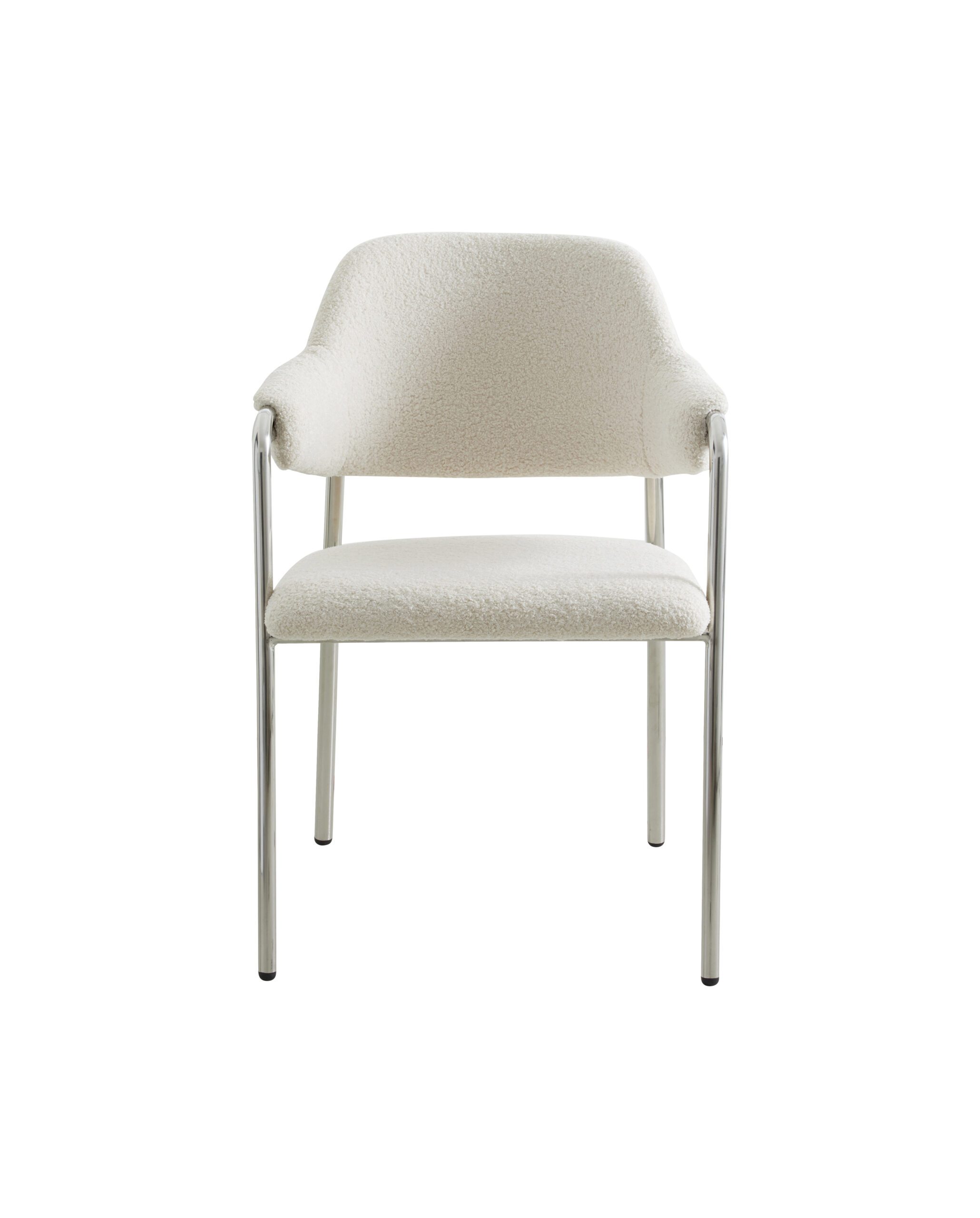 Moderne stol med sæde og ryglæn i hvid bouclé-stof, understøttet af et elegant kromstel fra TomorrowsDesign, isoleret på en hvid baggrund.