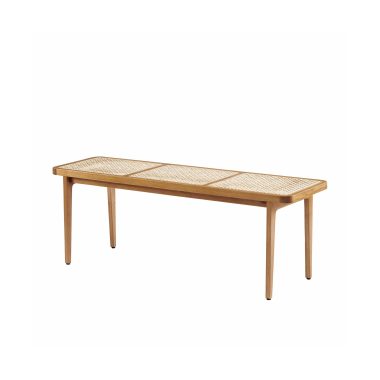 En lang, smal træbænk med en lysebrun finish og tre vævede stokpaneler på sædet, sat mod en almindelig hvid baggrund. Dette stykke legemliggør perfekt moderne designmøbler-æstetik.