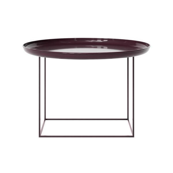 Et moderne sofabord med en blank rødbrun plade og en minimalistisk sort metalbund, isoleret på en hvid baggrund, er perfekt til moderne designinteriører.