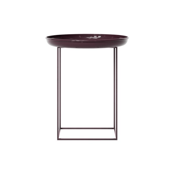 En minimalistisk NORR11 - Duke Sidebord med en cirkulær top og en tynd rektangulær metalramme, isoleret på en hvid baggrund.