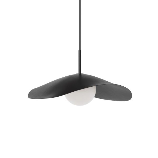 En moderne pendel designet af TomorrowsDesign, med en matsort baldakin med tre buede paneler omkring en central hvid diffuser, hængende fra et sort kabel mod en hvid baggrund.