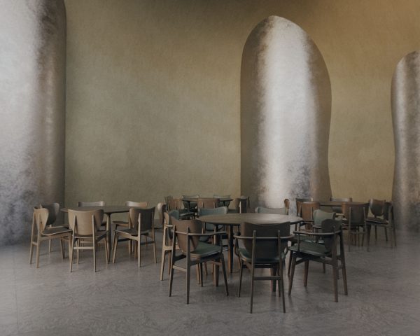 Rummelig, minimalistisk spisesal med buede vægge og naturligt lys, med flere runde og rektangulære borde med træstole fra TomorrowsDesign. Rummet har en jordagtig, afdæmpet farvepalet.