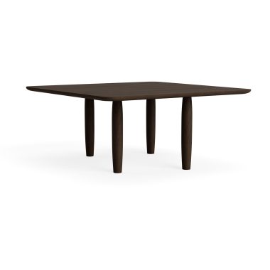 Et mørkebrunt træbord med en oval plade og fire tilspidsede ben, afbildet på hvid baggrund og designet af TomorrowsDesign.
