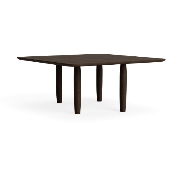 Et mørkebrunt træbord med en oval plade og fire tilspidsede ben, afbildet på hvid baggrund og designet af TomorrowsDesign.