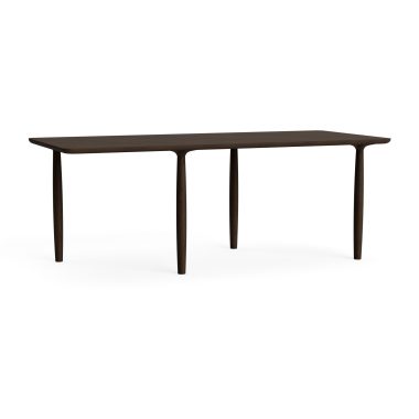 Et enkelt, elegant mørkt træbord med afrundede kanter og slanke ben, isoleret på en hvid baggrund, der afspejler et tidløst design.