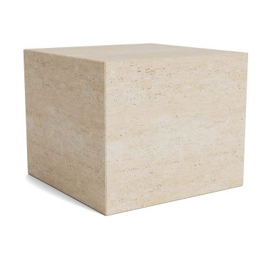 En simpel beige-farvet terningformet designmøbler lavet af spånplader, isoleret på en hvid baggrund. Overfladen af terningen viser et tekstureret, let plettet mønster.