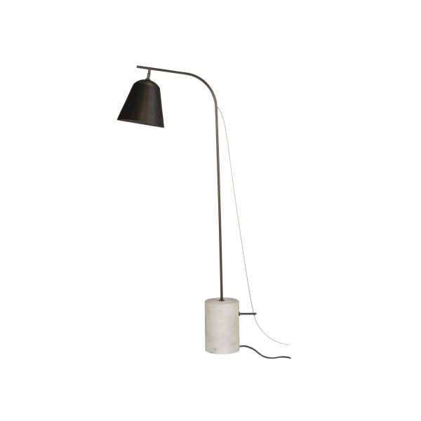 En elegant NORR11 - Line One Gulvlampe med marmorfod, buet metalstativ og en sort metallampeskærm sat mod en hvid baggrund.