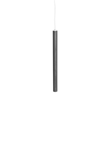 En sort NORR11 - Pipe Two Pendel pendel hængende fra et tyndt kabel mod en almindelig hvid baggrund.