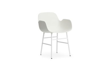 En moderne hvid barstol med ryglæn og armlæn, med slanke metalben, isoleret mod en hvid baggrund, fra TomorrowsDesign.
