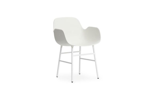 En moderne hvid barstol med ryglæn og armlæn, med slanke metalben, isoleret mod en hvid baggrund, fra TomorrowsDesign.