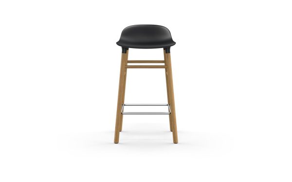 En moderne barstol med sort sæde og træben, med en fodstøtte i metal fra TomorrowsDesign, isoleret på en hvid baggrund.