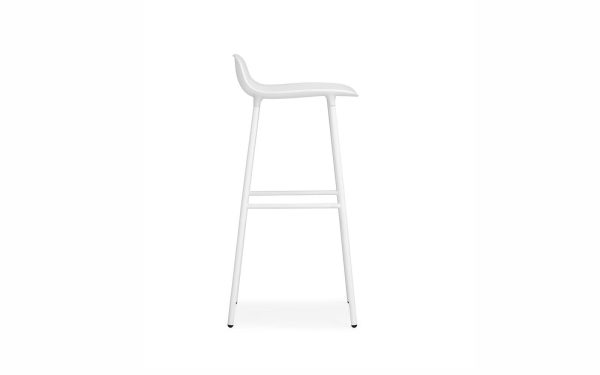 En moderne hvid barstol med et minimalistisk design, med ryglæn og fire slanke ben mod en almindelig hvid baggrund, passer perfekt til TomorrowsDesign-æstetikken.