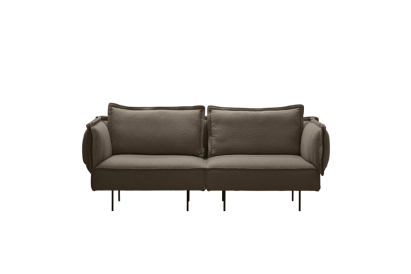 En moderne to-personers sofa med plyshynder og runde armlæn i bolsterstil, betrukket med mørkebrunt stof, sat mod en solid sort baggrund. Dette stykke eksemplificerer essensen af TomorrowsDesign i alle aspekter.