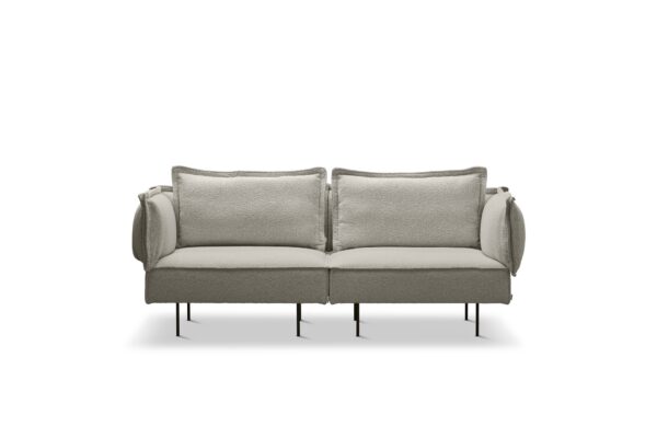 En moderne to-personers sofa i et lysegråt stof, med et minimalistisk interiørdesign med slanke metalben og to runde sidepuder. Den er placeret mod en almindelig hvid baggrund.