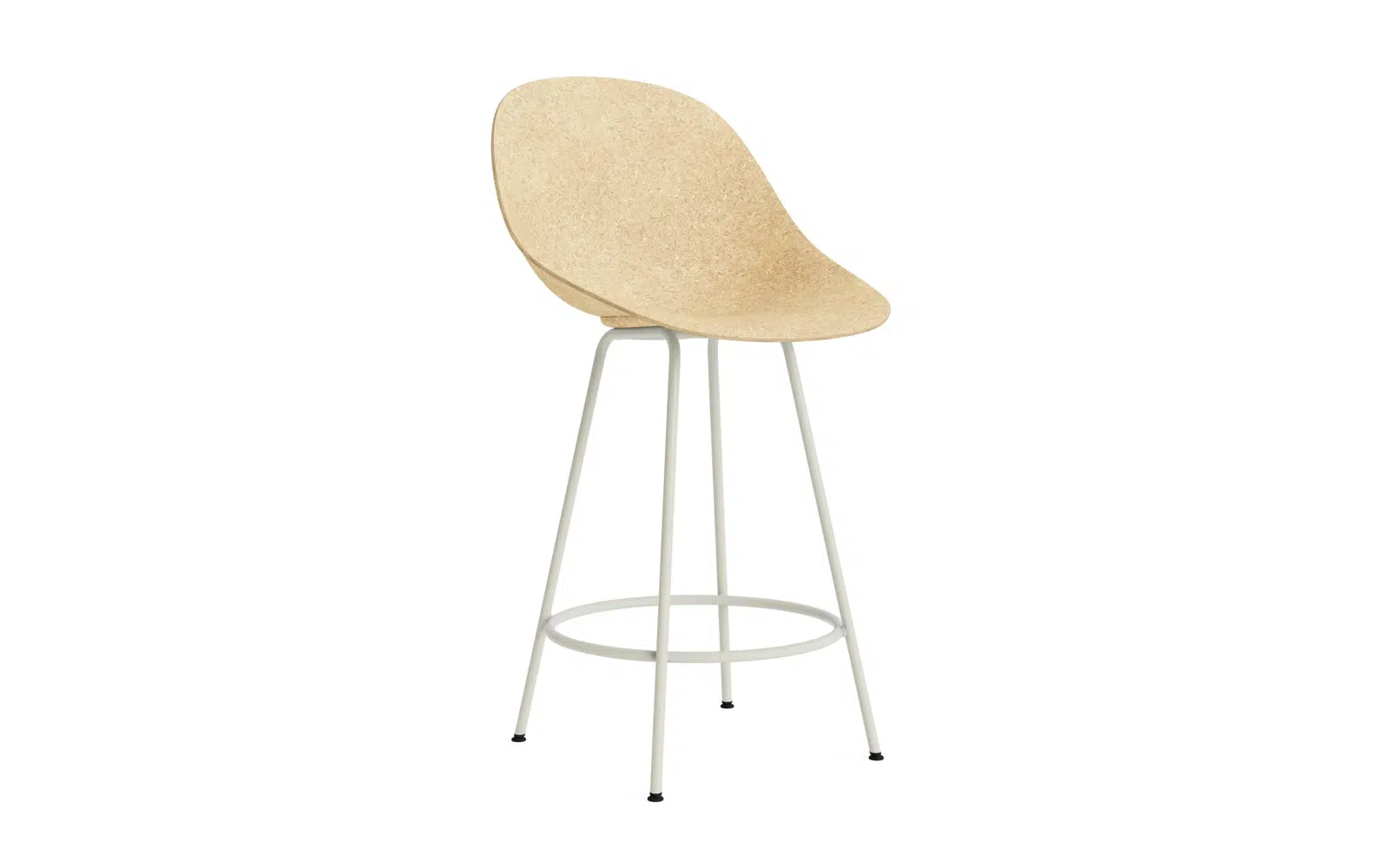 EN NORMANN COPENHAGEN - Mat Barstol 65 med et højt, ovalformet beige sæde og et hvidt metalstel med fire slanke ben og en cirkulær fodstøtte. baggrunden er almindelig hvid.