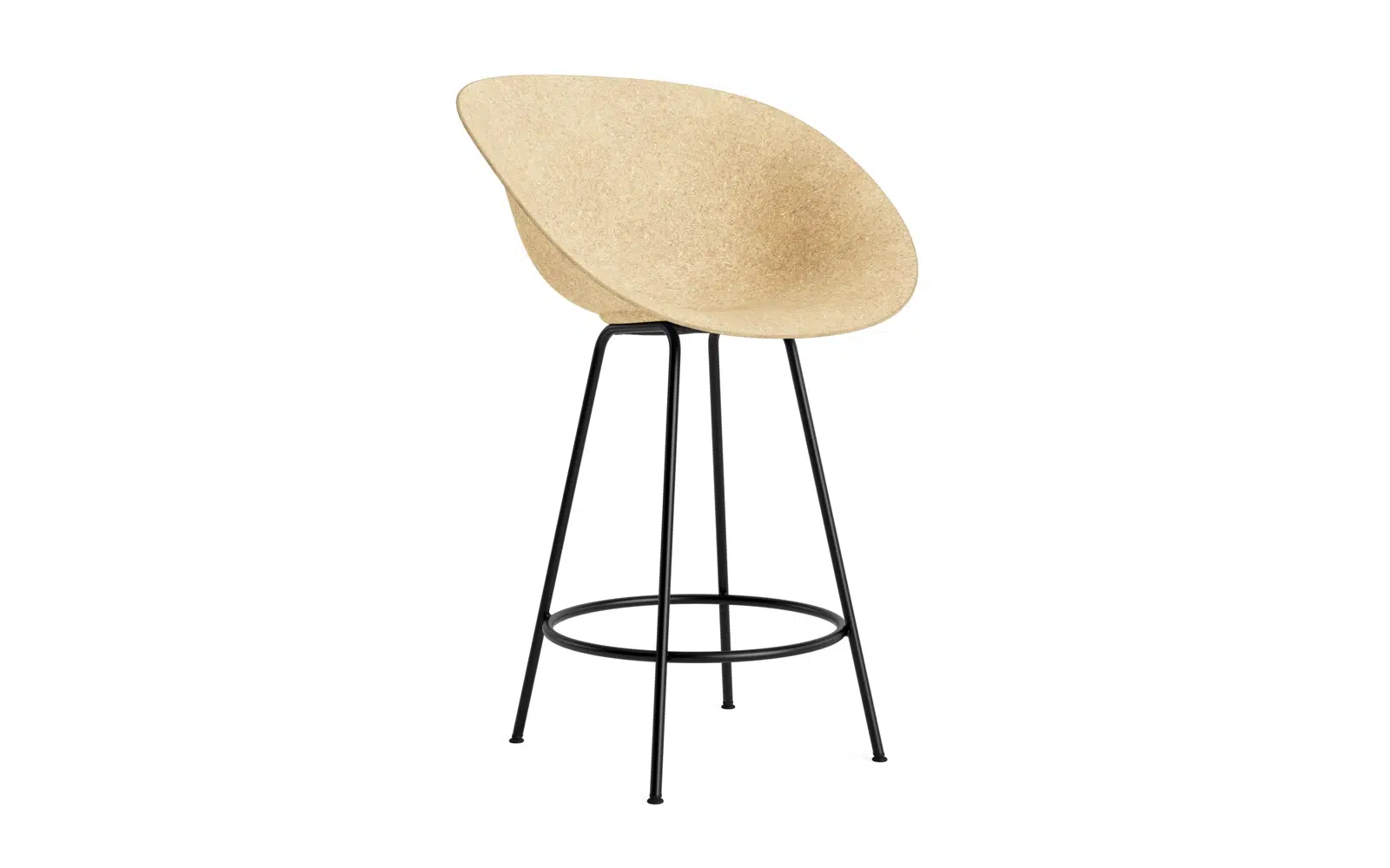 A NORMANN COPENHAGEN - Mat Barstol 65 M. Armlæn med et højt, cirkulært sort metalstel og et afrundet solbrun sæde lavet af et tekstureret materiale, isoleret mod en hvid baggrund.