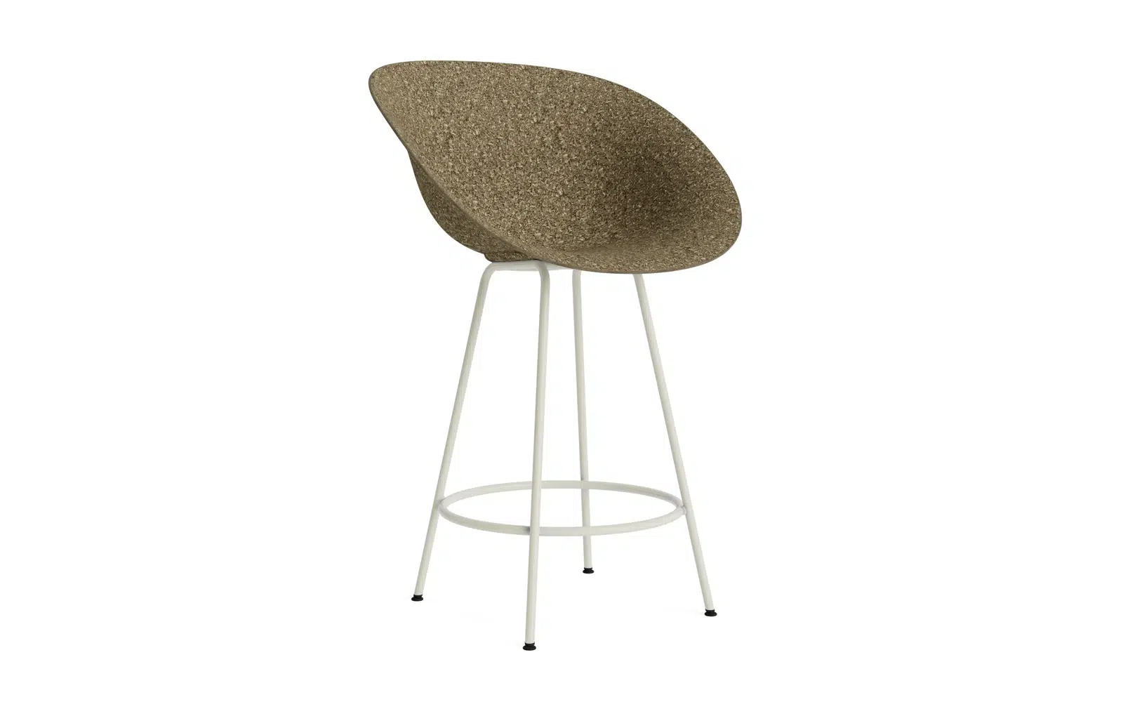 A NORMANN COPENHAGEN - Mat Barstol 65 M. Armlæn med spættet beige skalsæde og hvidt metalstel, isoleret på hvid baggrund.