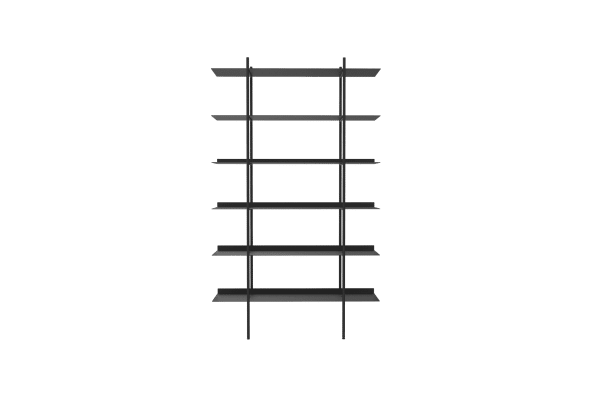 En minimalistisk sort stige-reol med fem hylder, centreret mod en solid grøn baggrund, eksemplificerer moderne designmøbler-æstetik.
